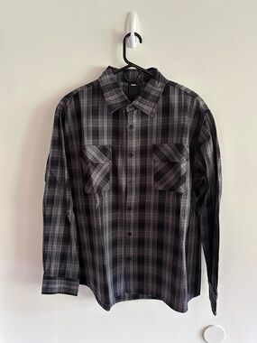 Former Men's Black & Gray Plaid Long-Sleeve Shirt